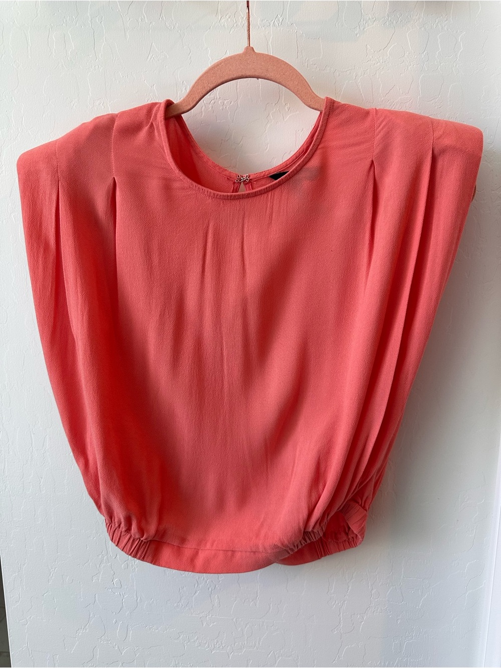 Top Short Sleeve By Express In Melon, Size: M
